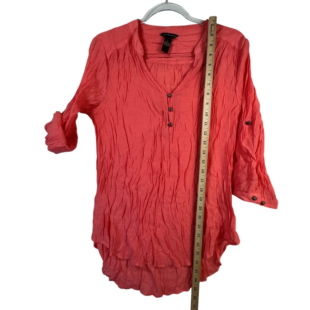 Bit & Bridle‎ Crinkle Tunic Blouse Coral Pink Rayon Blend L Roll Tab Boho - Picture 6 of 6